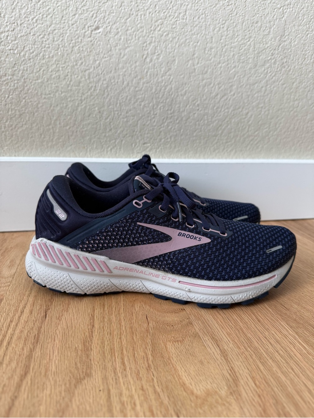 Brooks Adrenaline GTS 22 Size 9.5 Blue Peacoat/Cobalt/Mauve